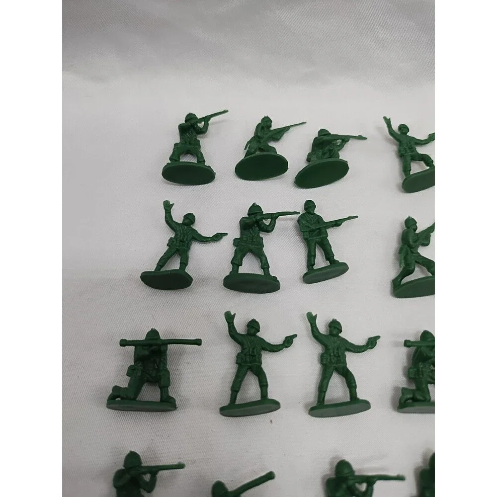 Lot Of (32) Tim Tee Green Army Men Soldier Toys 1/2-1